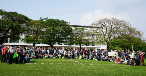 臺灣陶藝日全國各地代表齊聚排出土字。（工藝中心提供）
