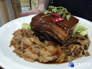 筍遇爌肉香傳十里。（竹山公所提供）