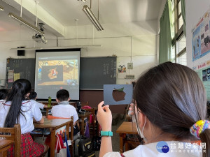 文化局今年度與學校合作，走進校園推出「瘋文資」系列課程