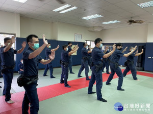仁愛警分局強化員警術科體能常年訓練。