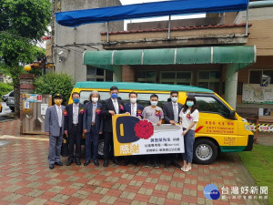 集集女婿吳林衛秘書以岳父黃登榮先生的名義捐贈一台全新的娃娃車。