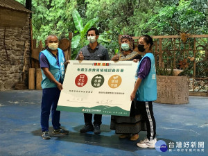 雙龍社區發展協會認養「雙龍林道布農生態教育場域(獵寮及手作步道)」，並進行山林巡護及獵寮空間環境的維護整理。〈圖片/林管處提供〉
