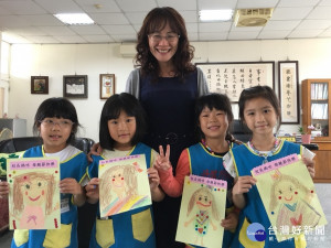 集美國小高淑真運用感動力領導，以善的文化導入校園，讓親師生在愛、支持、同理與關懷的溫暖情境裡正向發展