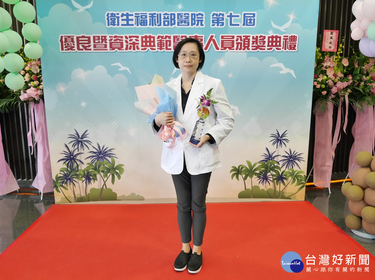 榮獲「資深典範獎」的放射師彭玭害羞表示感謝獲得肯定，會繼續在職場為民服務。