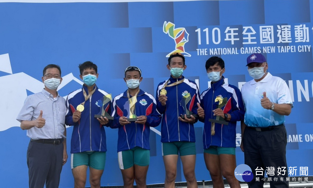 划船4人雙槳也奪金。（教育處提供）