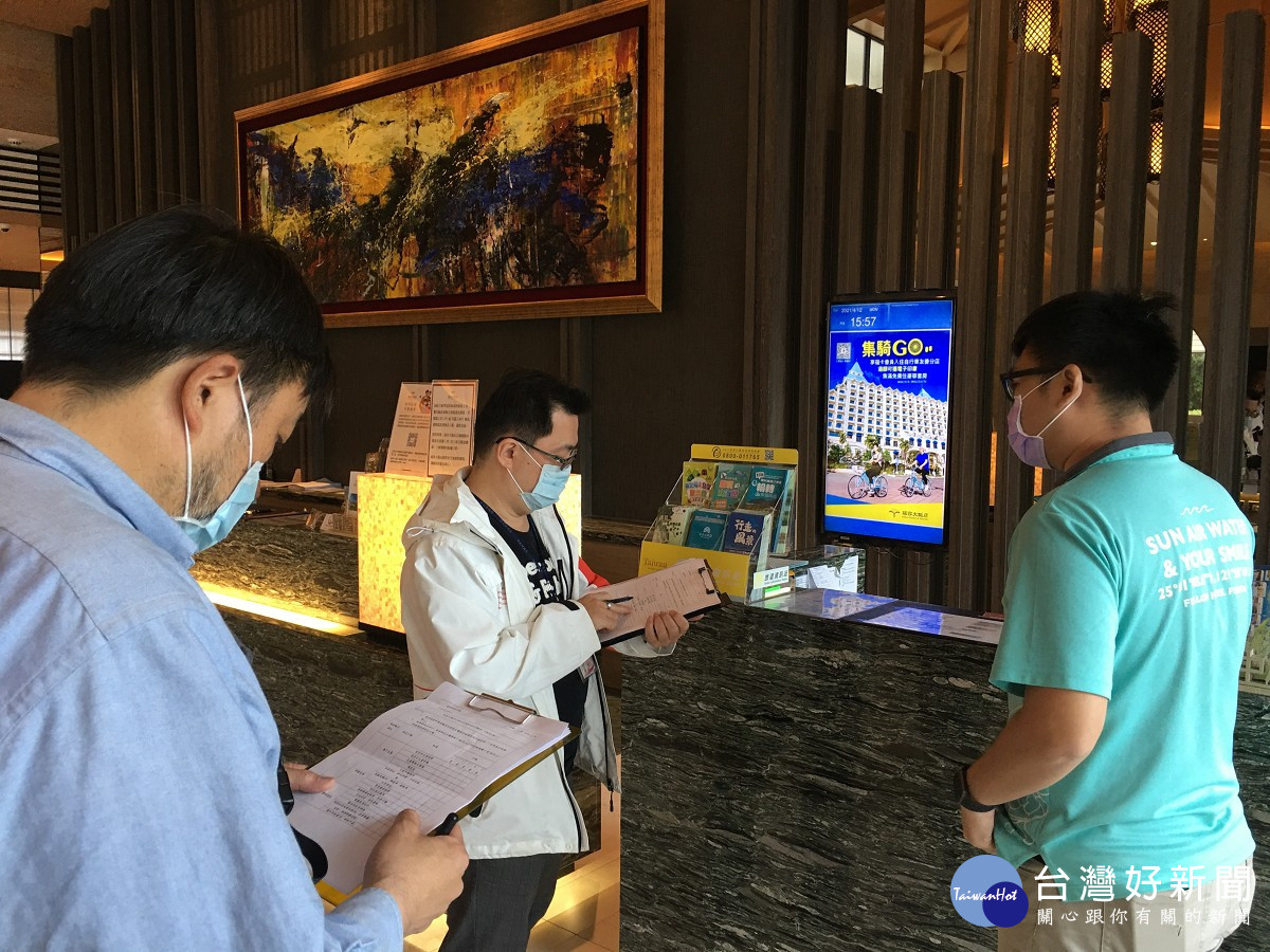新北市優良旅館的評選方式，是經由專家學者組成的專業團隊至旅館現場，針對硬體設施及軟體服務進行評分
