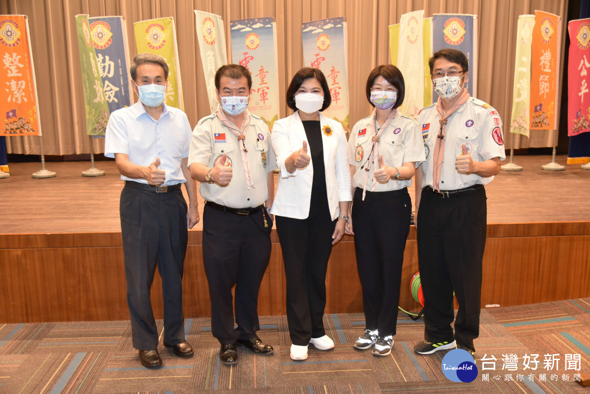 縣長張麗善期盼校長完成木章訓練後，能帶領學校實踐童軍服務利他精神/李光揚翻攝