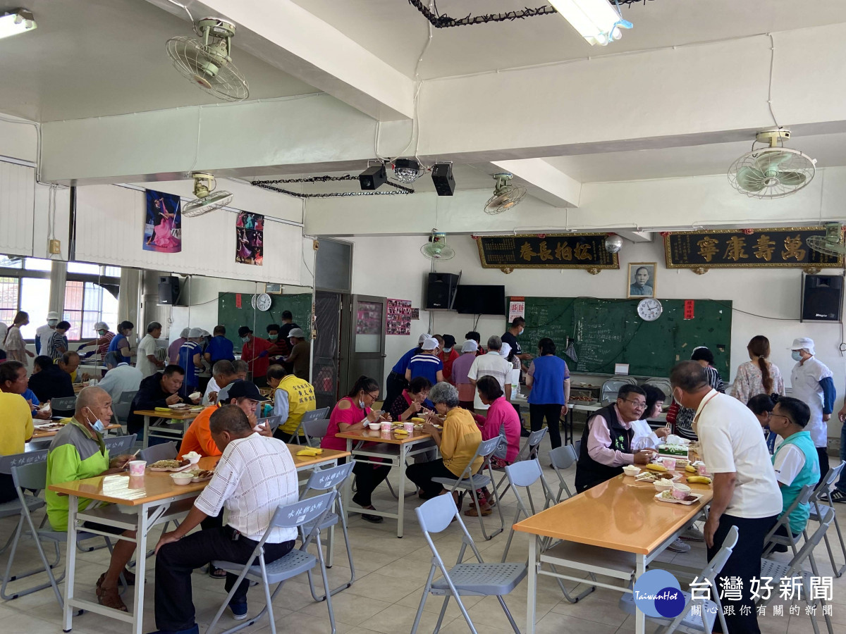 雲林水林鄉土厝村長青食堂揭牌，供96位長者用餐/李光揚翻攝