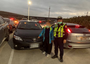 老翁採買魚貨忘記車停哪，警繞遍竹圍漁港尋回