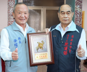 苗市玉清宮捐贈38組全方位防疫門　加強校園安全