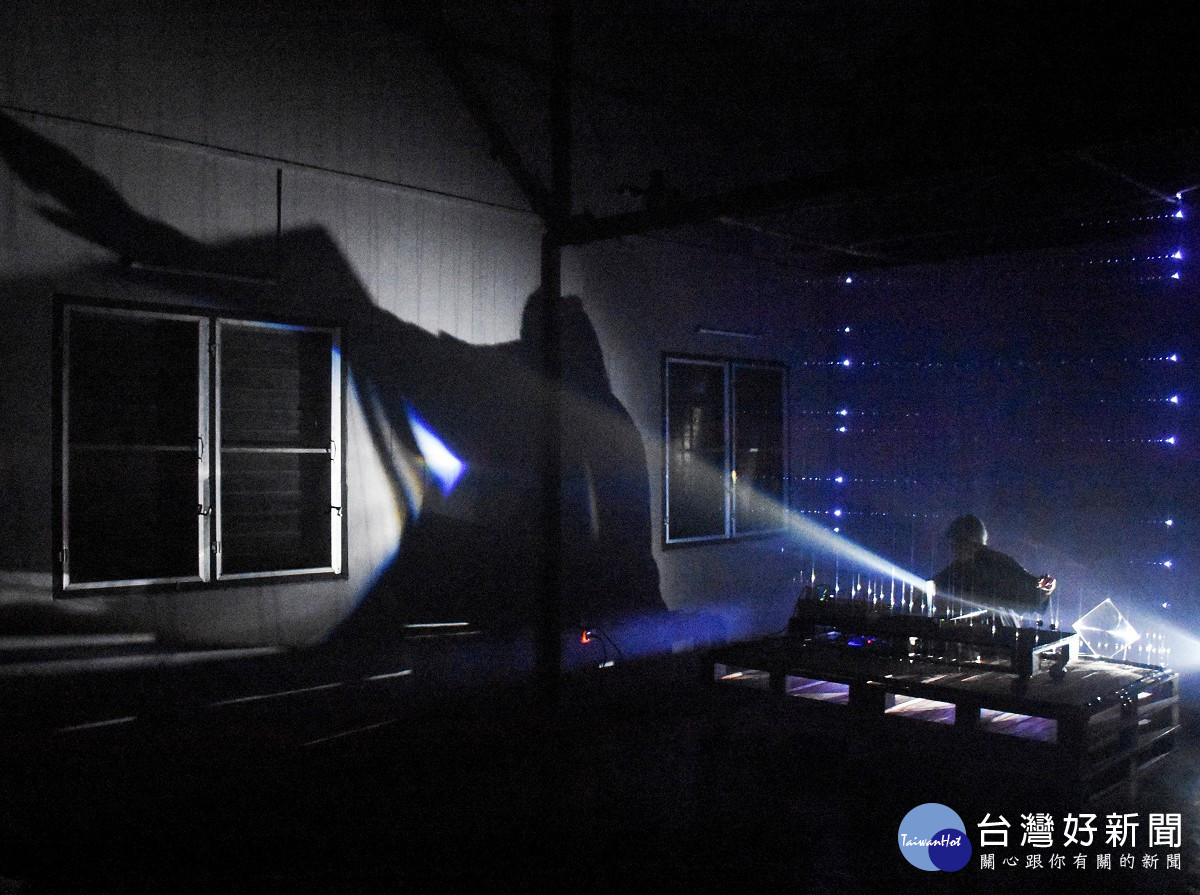 淡水古蹟博物館邀請洪梓倪在「波響—AudioVisual數位音像表演」演出