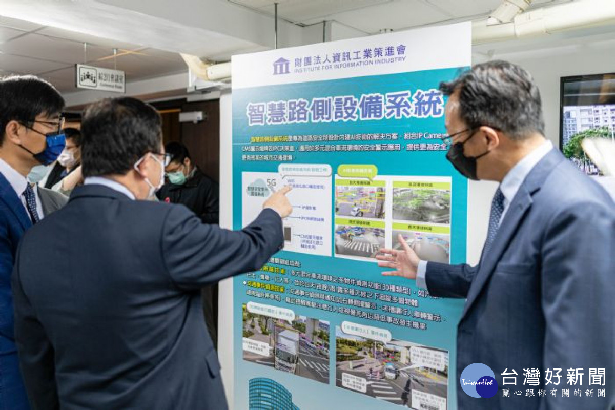 市長關心智慧路側設備研發狀況