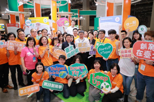 Meet Taipei創新創業嘉年華今日展開，臺北市長柯文哲與副市長黃珊珊前往臺北新創館參觀。