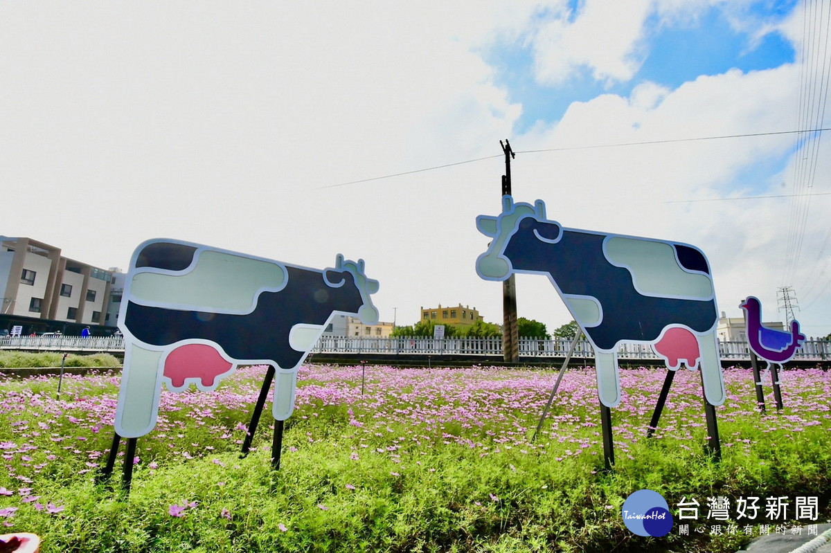 「2021桃園仙草花節」楊梅展區推出以「風」為主題的裝置藝術。