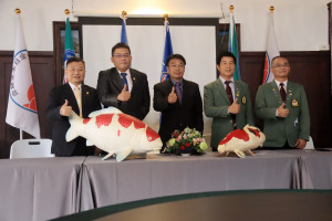 台灣錦鯉發展協會本週在南投會展中心舉辦錦鯉文化節歡迎民眾參觀。（記者扶小萍攝）