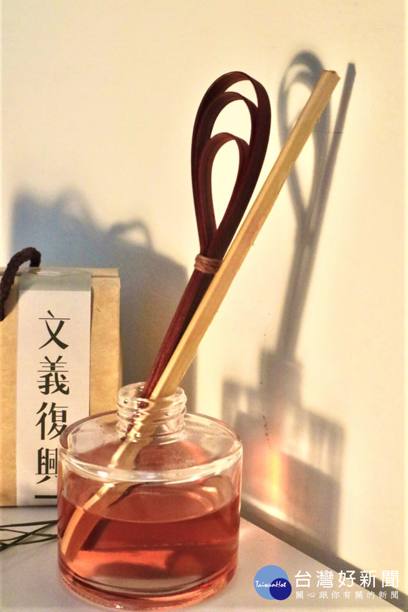 中原大學「文義復興」團隊以桂竹開發「竹編擴香條DIY」並於疫情期間提供宅配供民眾體驗