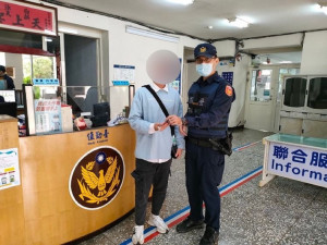 迷糊男子車鑰匙未拔　警方代保管阻竊案發生