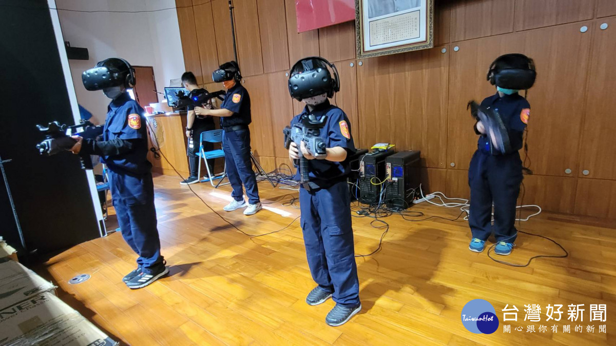 小小警察結合「VR實境模擬」虛擬射擊