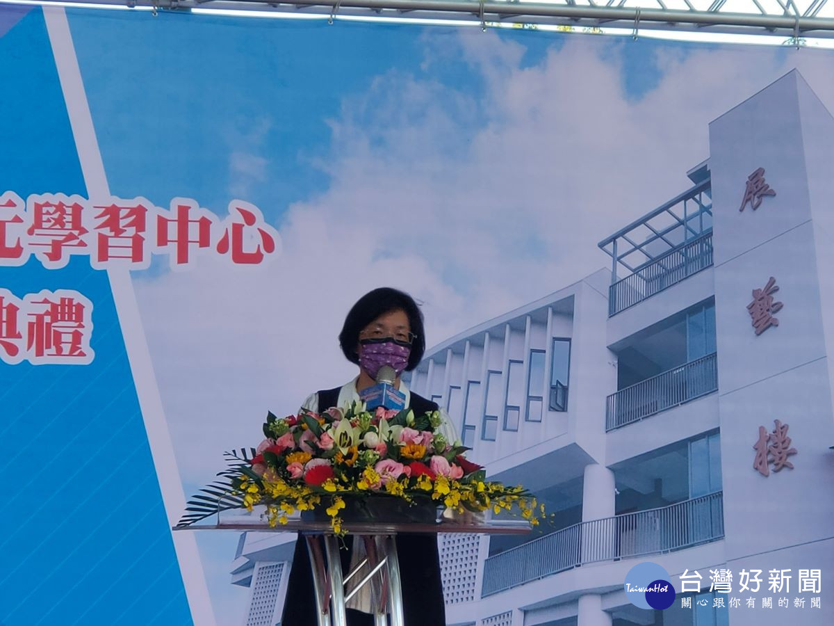 縣長王惠美致詞表示，投資教育就是投資未來。圖／記者鄧富珍攝