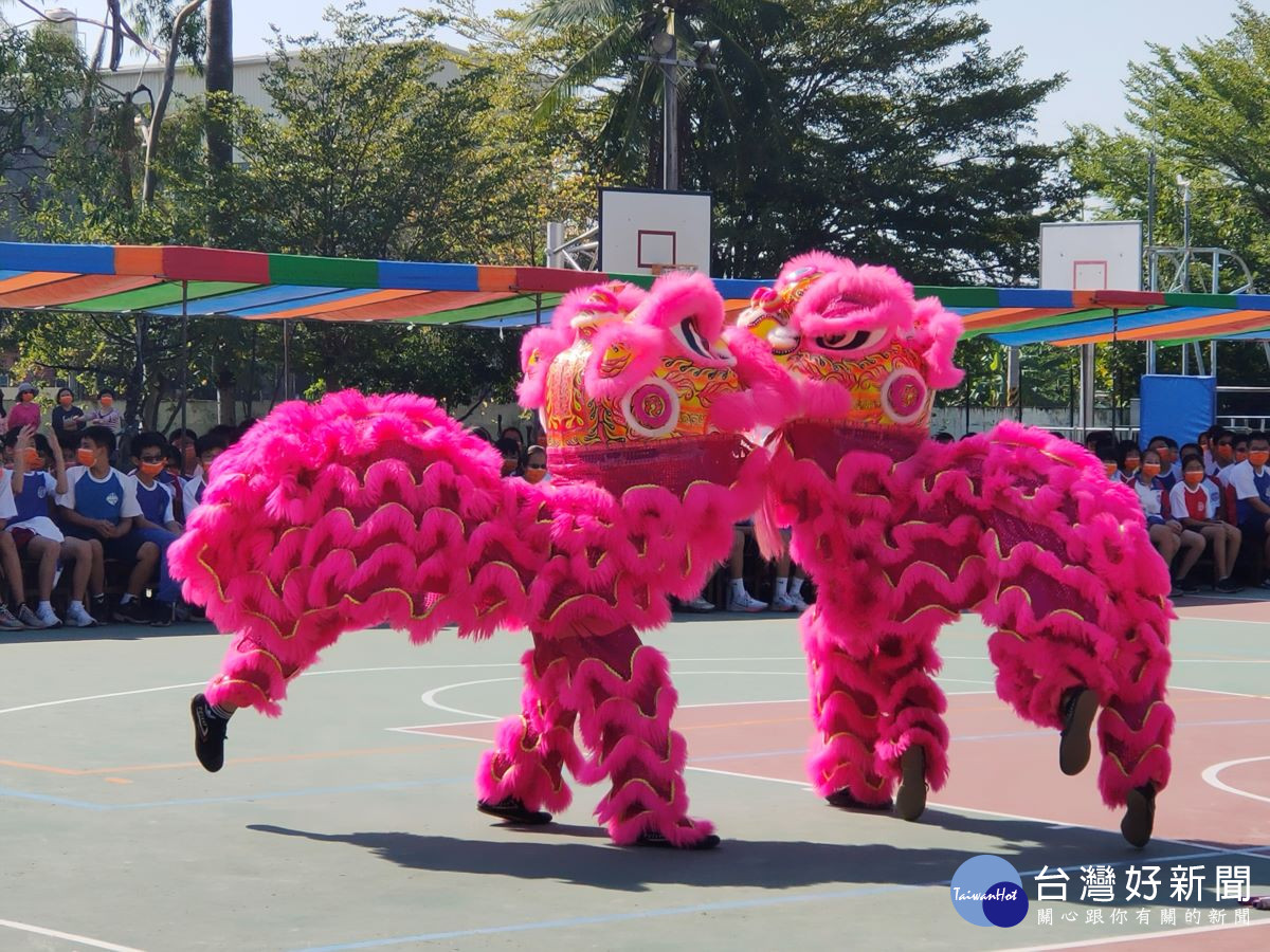 彰化縣明倫國中53歲生日快樂，晨曦樓暨雅藝樓新校舍落成啟用。圖／記者鄧富珍攝