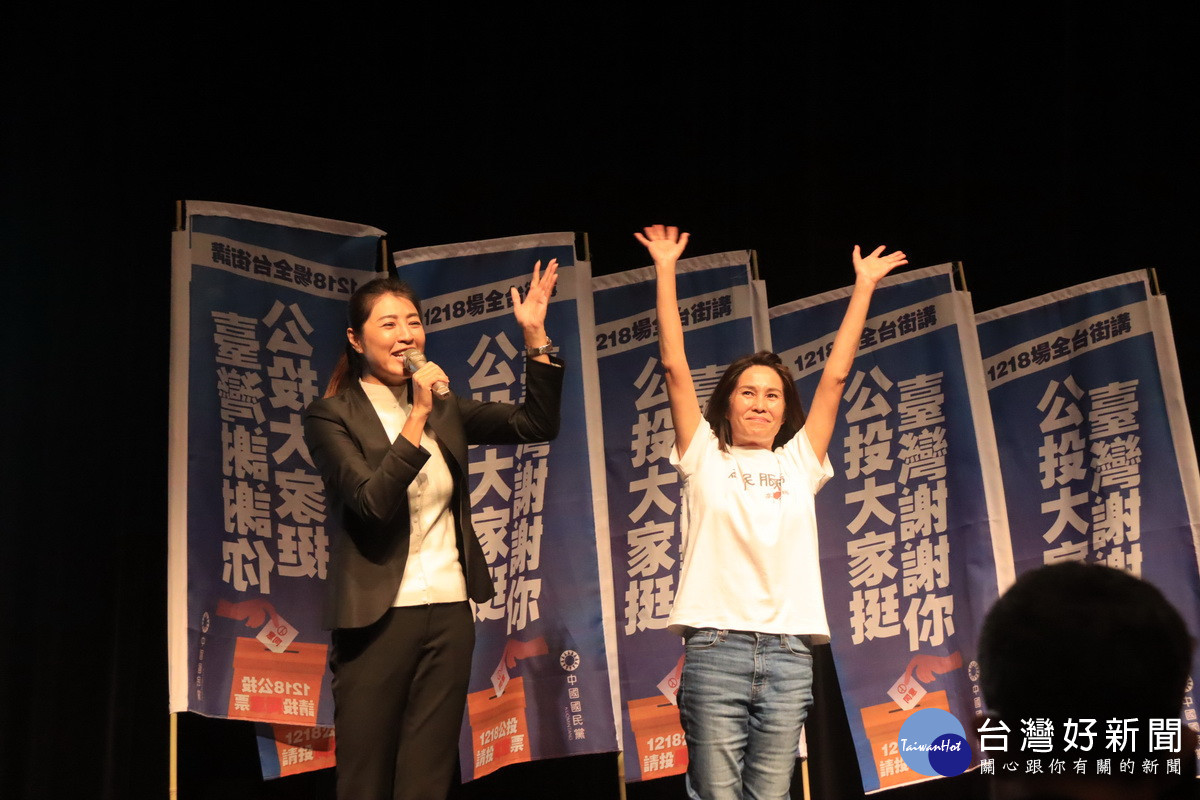 許淑華請大家為高金素梅加油。（記者扶小萍攝）