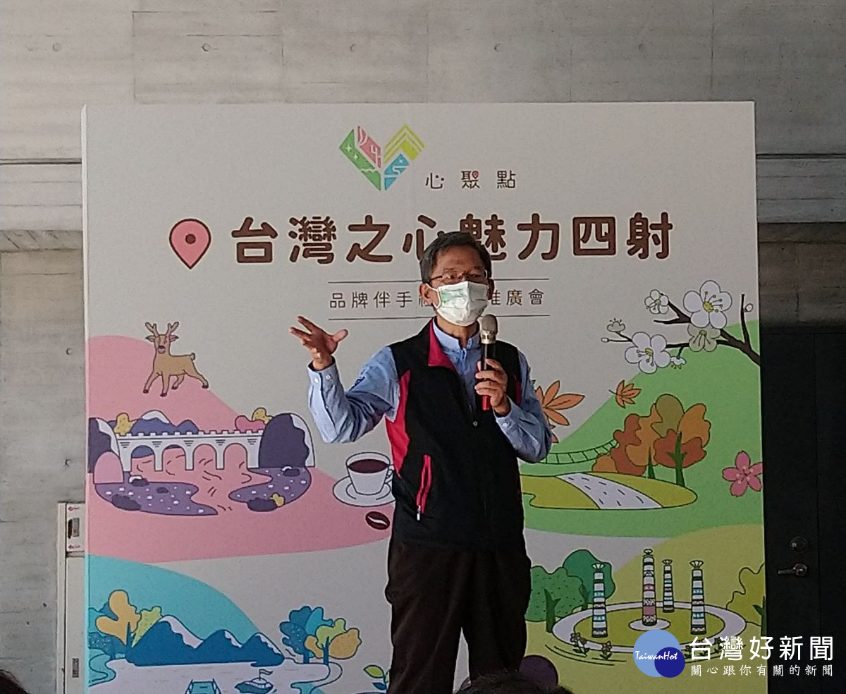 日月潭國家風景區管理處處長簡慶發致意！（記者吳素珍攝）