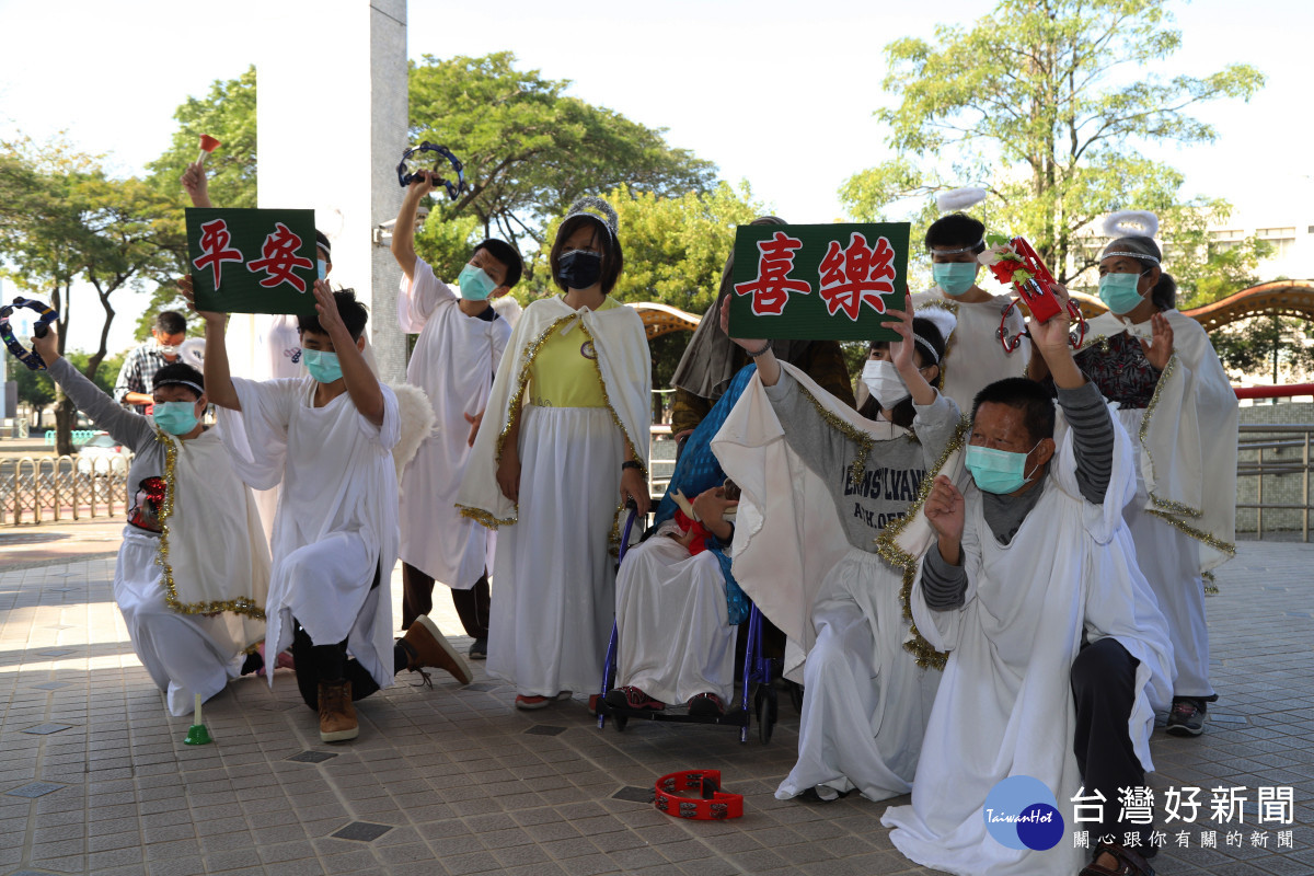 天主教會嘉義教區附設敏道家園、聖心教養院、安仁家園及安道基金會，今(17)日上午一同在嘉義縣社會局傳聖誕佳音／嘉義縣府提供