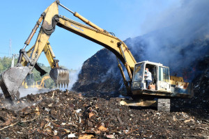 花壇空地廢棄物火災。圖彰化縣政府提供