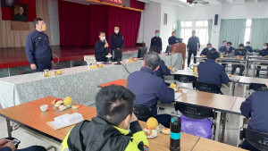 今(22)日北港警分局舉辦聯合勤教，慈濟志工如往常到會場布置茶點、為員警測量血壓/北港警分局提供