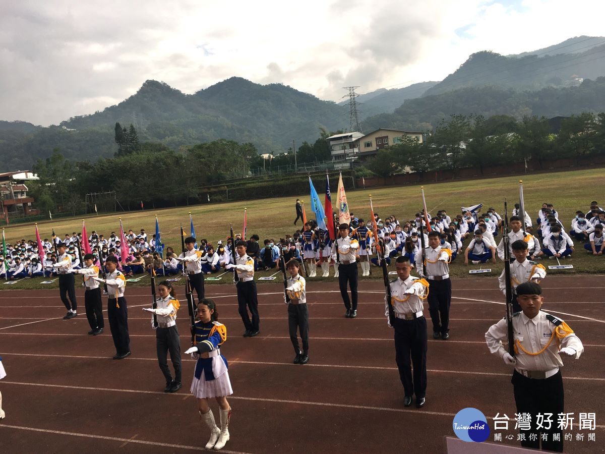 儀隊持槍表演