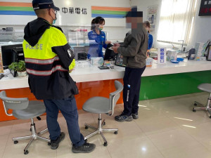 民眾接獲詐騙催繳電話，幸因反詐騙宣導及時阻詐 /臺西警分局提供