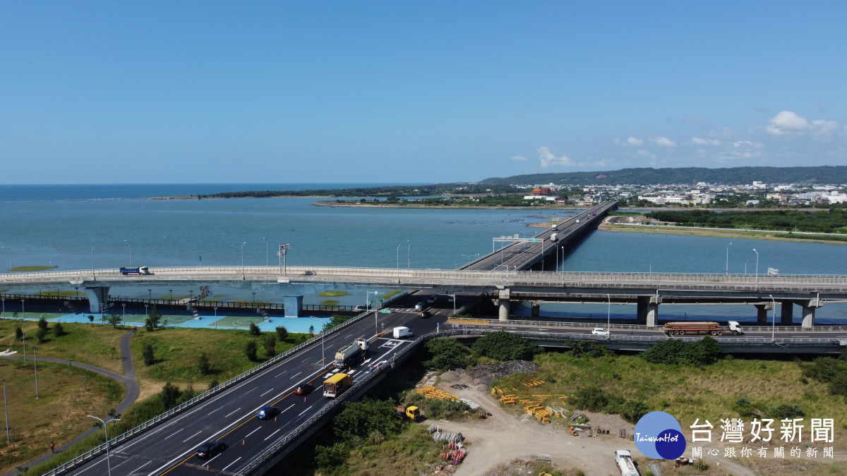 公路總局呼籲鄉親，返鄉、旅遊請多搭乘公共運輸工具，開車則請盡量利用替代路線並避開尖峰時段<br />
<br />
