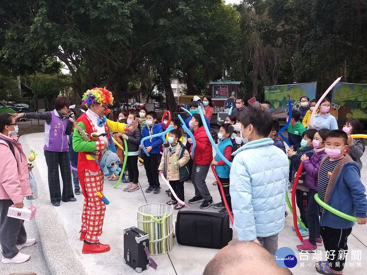 溪州森林公園增設的藝文廣場　成為民眾假日散步欣賞表演的好地方