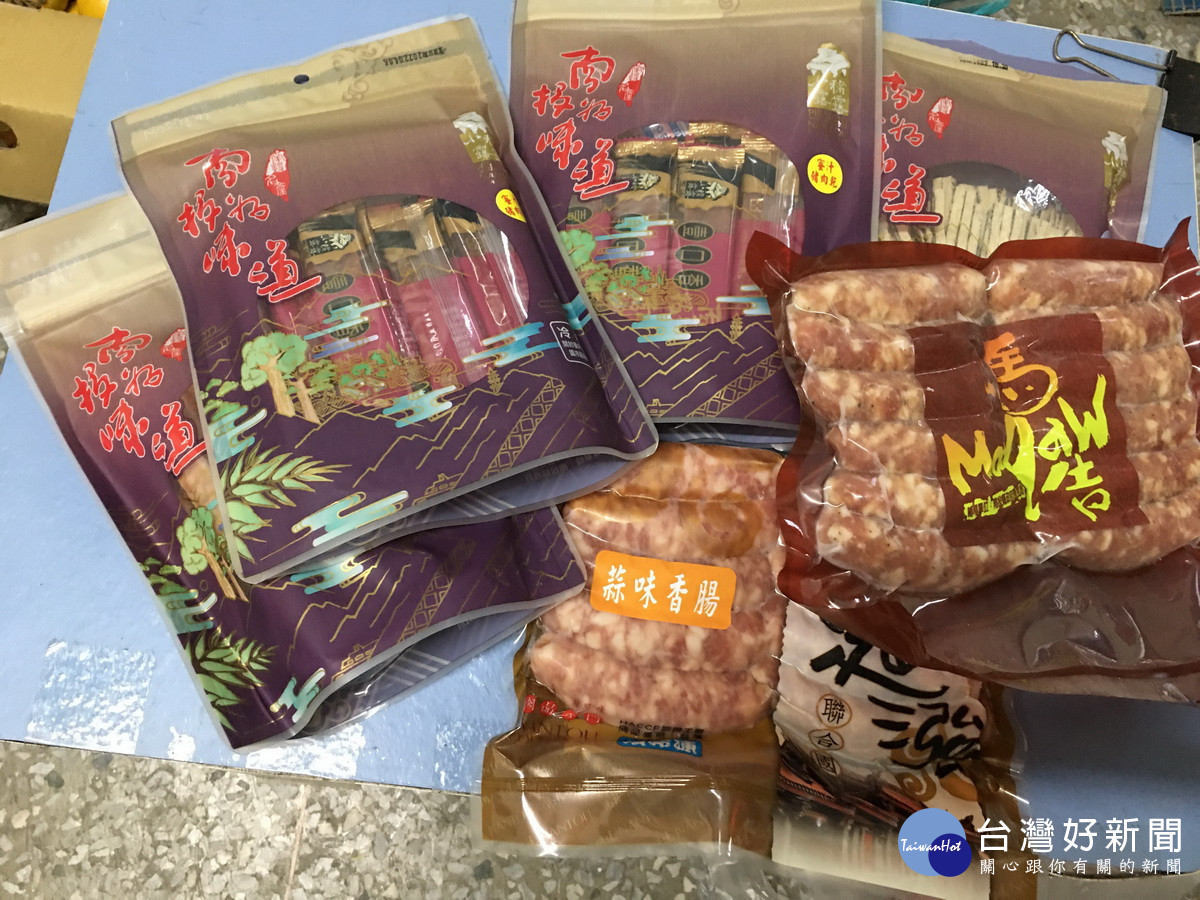 今年農產公司主打肉乾和香腸。（記者扶小萍攝）