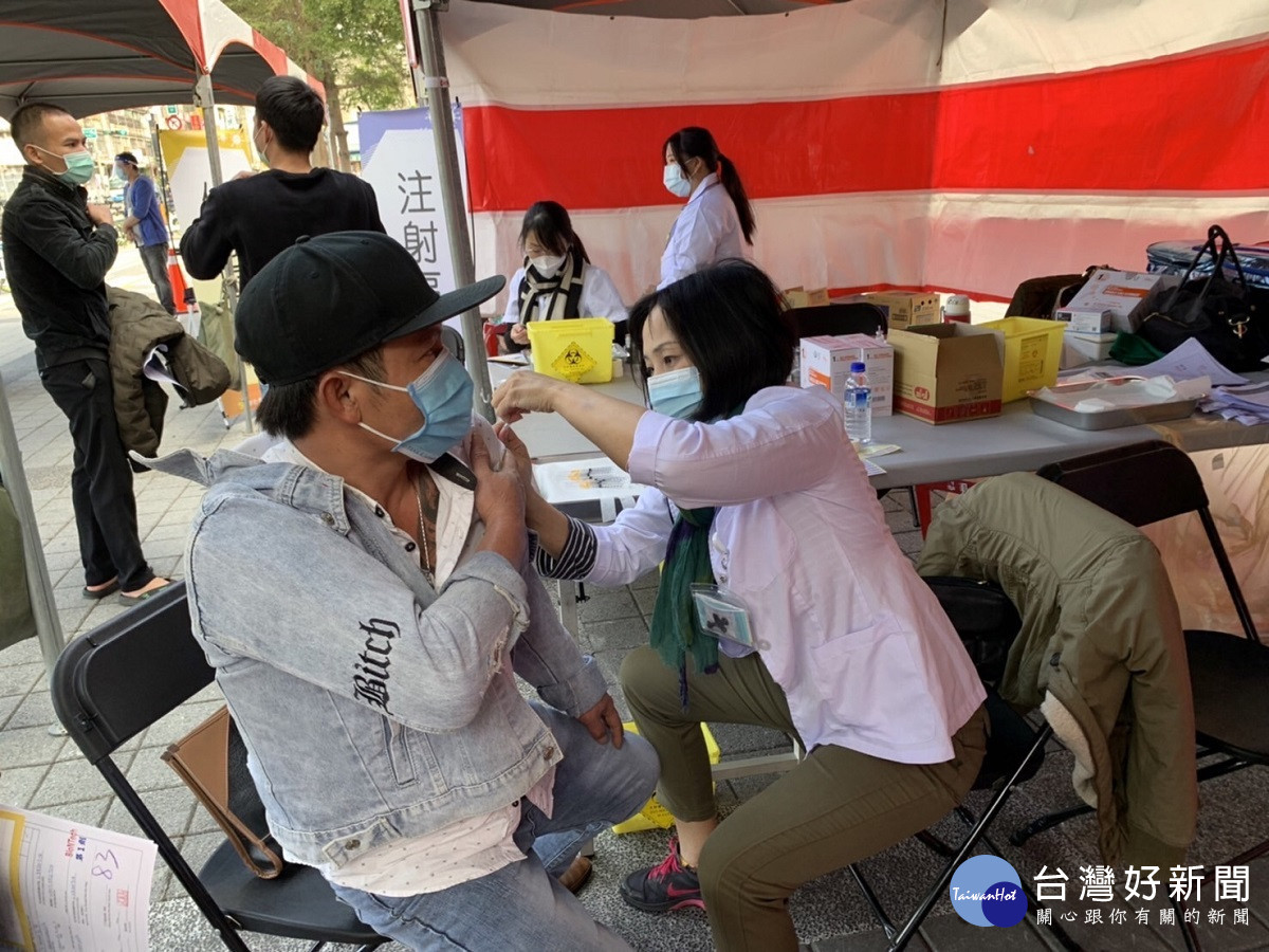 移民署專車接送打疫苗　移工不再擔心被通報或被查緝
