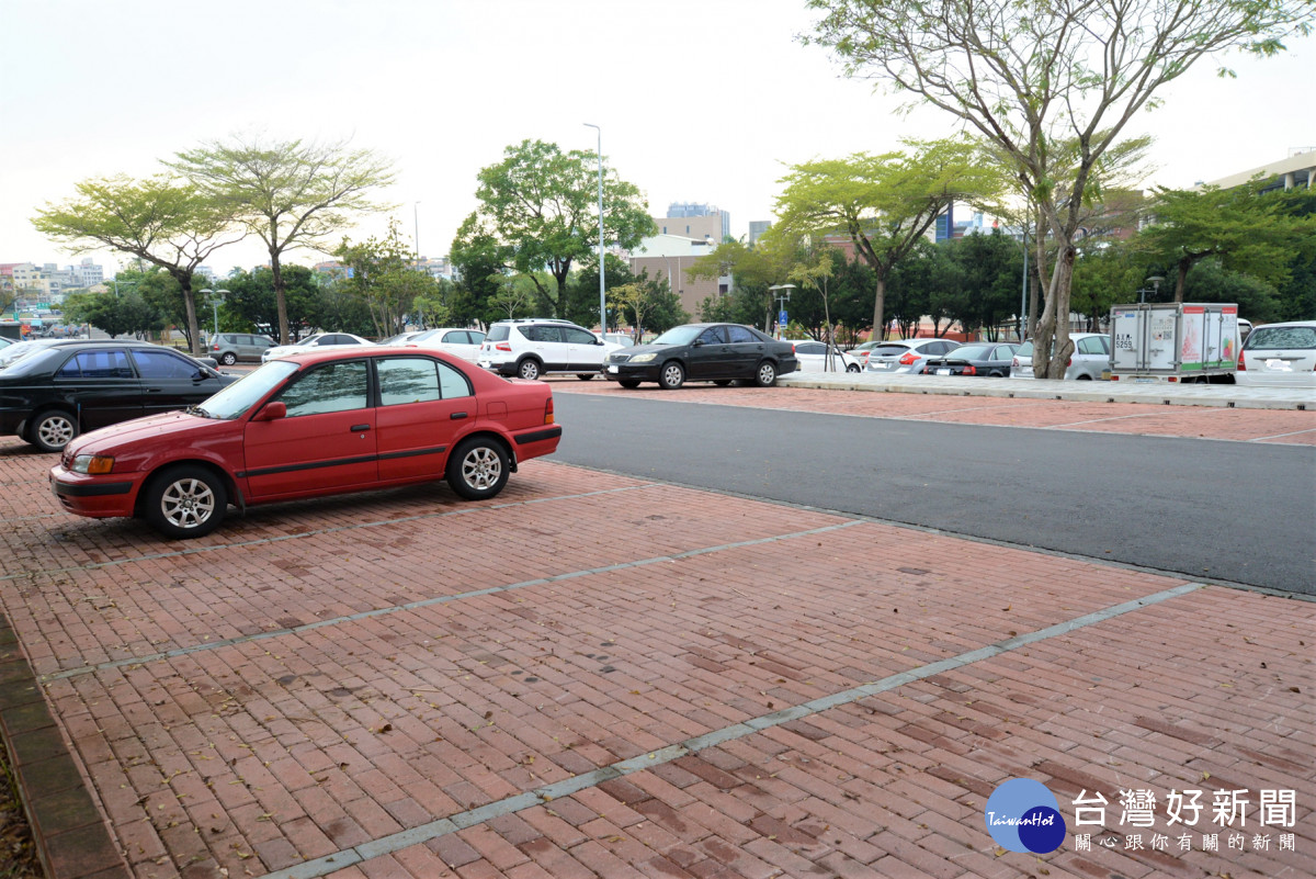 嘉義市立棒球場周邊停車場及河濱運動公園前後停車場，將延後至1月3日開始收費／陳致愷翻攝