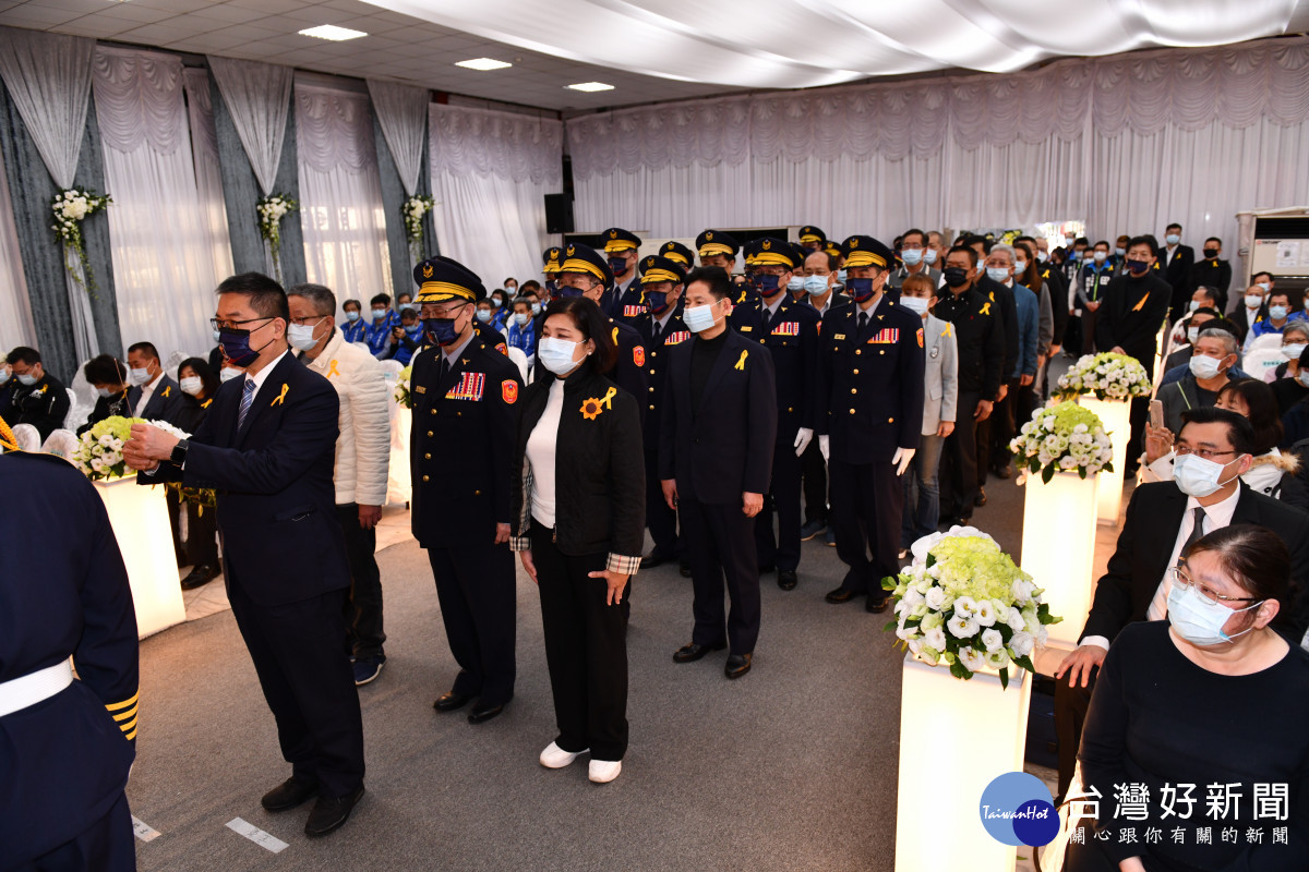 朱故局長治喪委員會於本月29日下午於臺北市立第一殯儀館景德廳舉辦告別式，各界紛紛含淚上香哀悼/雲林縣警局提供