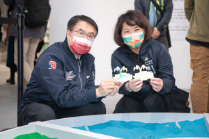黃偉哲稱讚這次台灣設計展頗具創意「富本土味」／陳致愷翻攝