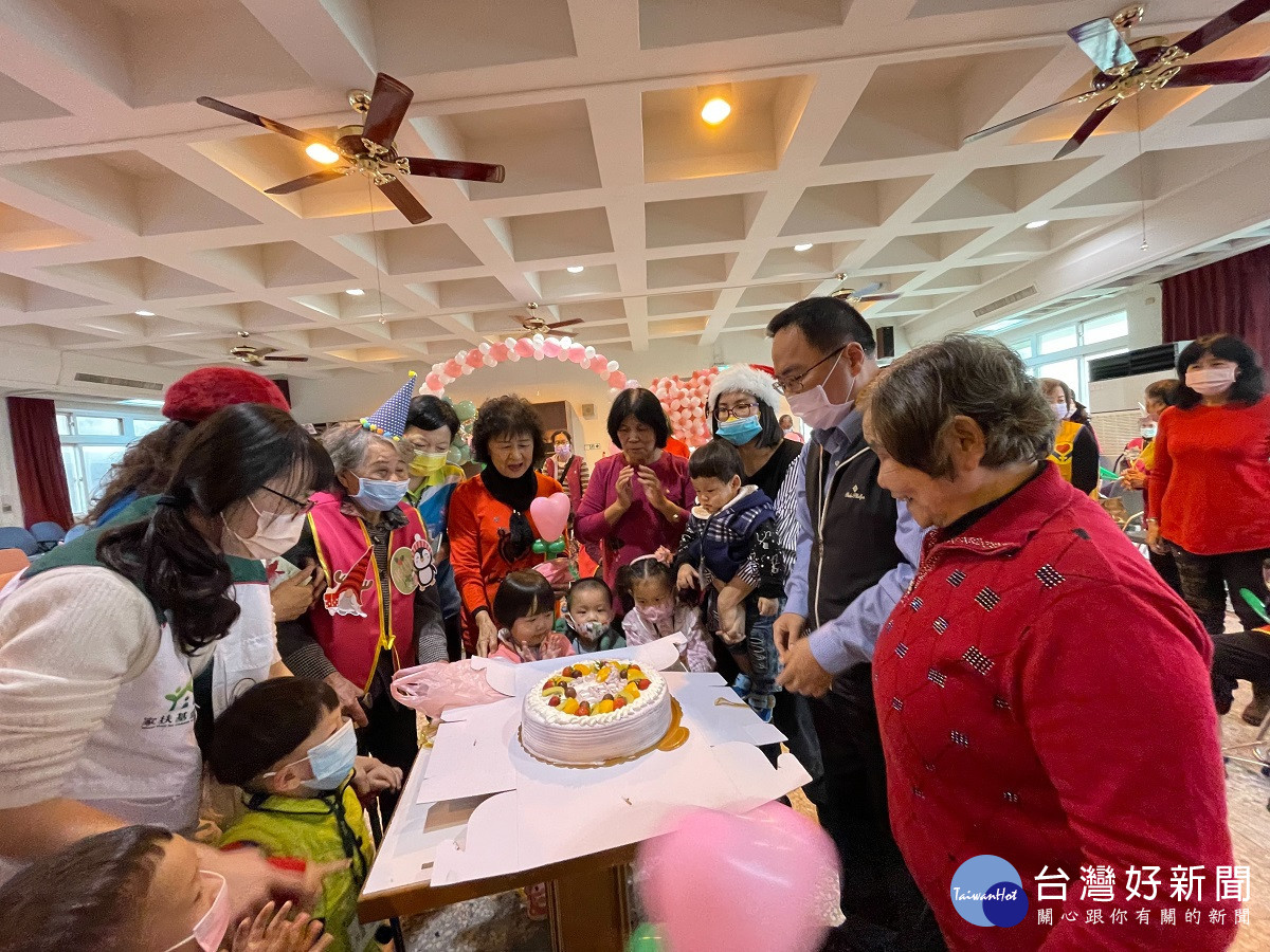 秀和苑日照老幼同樂會　透過音樂、律動譜出虎年新希望