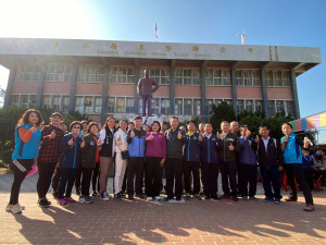 東勢鄉舉辦健走及康復巴士捐贈活動，吸引超過500名鄉親參予/李光揚翻攝