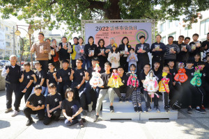 雲林布袋戲大師黃海岱冥誕，縣府特製122顆長壽龜麵包祝壽/李光揚翻攝