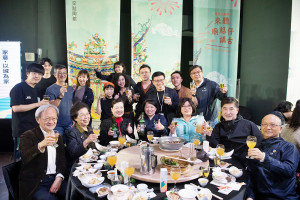 設計之夜晚宴將許多小吃端上桌，呈現嘉義獨特的在地美味／陳致愷翻攝