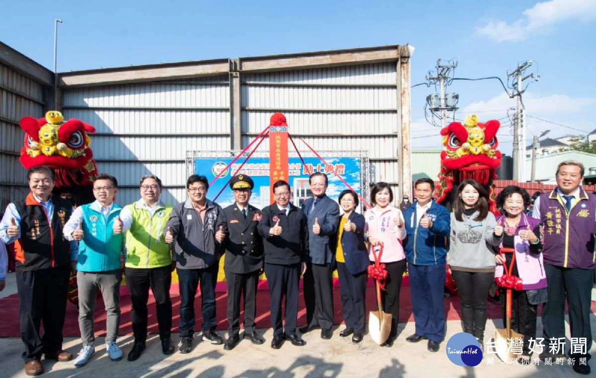 貴賓大合照，並一同見證桃園消防建設的里程碑