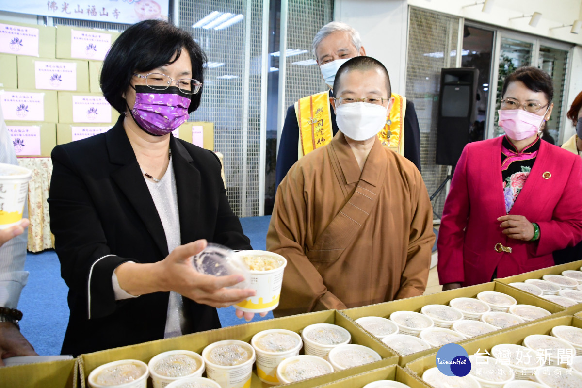 「佛光山彰化福山寺」歲迎法寶節，與縣府結緣。