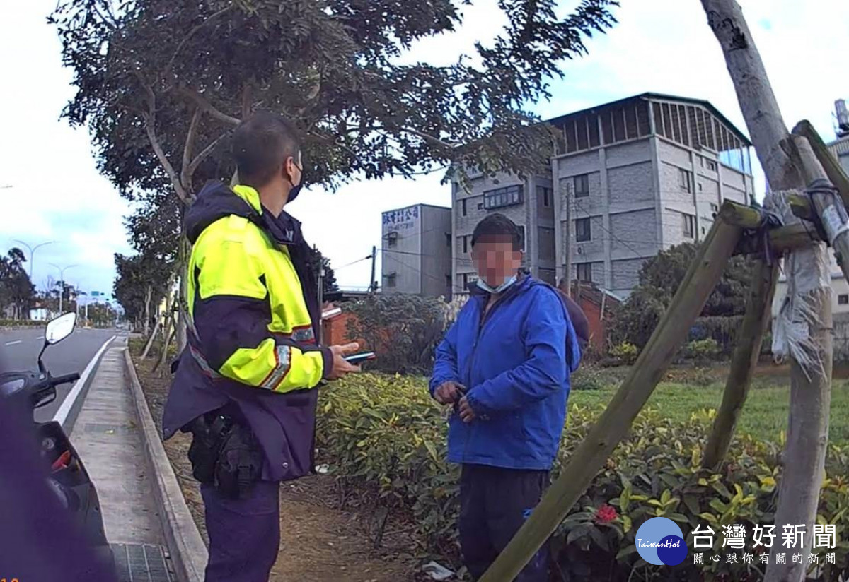 騎車抽菸未戴口罩，酒駕男遭警查獲