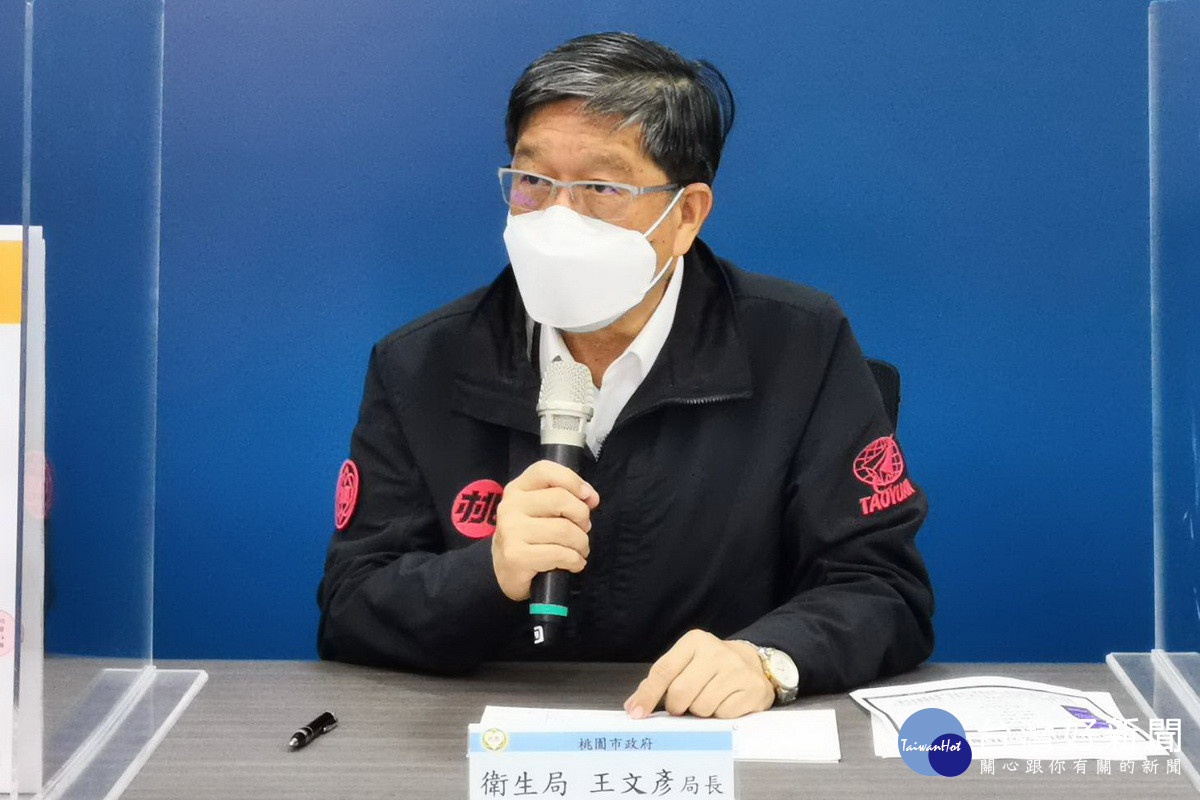 桃園市政府衛生局長王文彥說明桃園醫療整備情形。