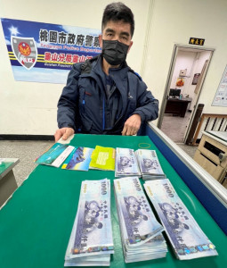 警、民合作，於現場共拾獲13萬8000元，以及郵局、玉山銀行等存摺。