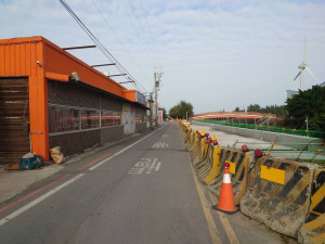 農曆春節連假　苗栗龍鳳漁港聯外道工程龍江街仍維持單行道