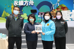 雲林縣長張麗善(右二)與嘉義市長黃敏惠(左二)透過參訪觀展進行城市交流／陳致愷翻攝
