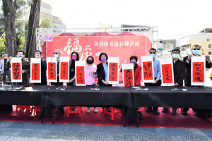 新春揮毫送春聯。縣長王惠美、縣議員李寶銀、彰化縣文化局長張雀芬、彰化縣書法學會理事長李杉連、彰化縣甲骨文學會理事長陳美子、彰化縣游藝雅集書學會理事長曾承鴻、彰化縣崇晉書道學會理事長莊嘉錠、彰化縣逸晉書道學會理事長詹淑芬、彰化縣墨友書畫學會理事長楊錦鍠、彰化縣君承書畫協會理事楊志宏、湘江詩書畫學會常務理事張朋彥、溫文卿老師、彰化縣松柏書畫學會前理事長王柏勳、磺溪美展得獎者陳昭坤、劉鴻旗、顏國順、林家男、姚吉聰、賴錦源、僑信國小校長黃榮森等人。